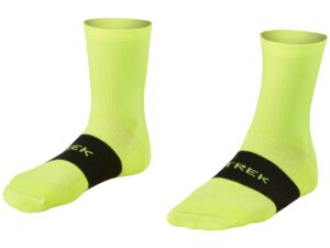 Keep your feet happy with Race Quarter Cycling Socks. Built with a single-layer compressive leg opening and strategically placed ventilation, they offer simple and reliable compression and breathability so you can stay fresh longer.